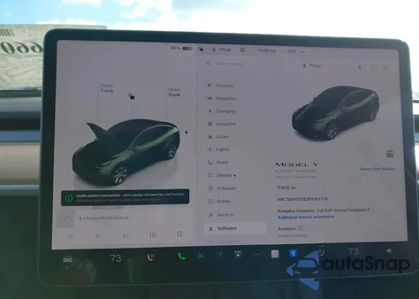2023 Tesla Model Y Awd/Long Range Dual Motor All-Wheel Drive z USA, uszkodzony, nr VIN 7SAYGDEE2PA103779